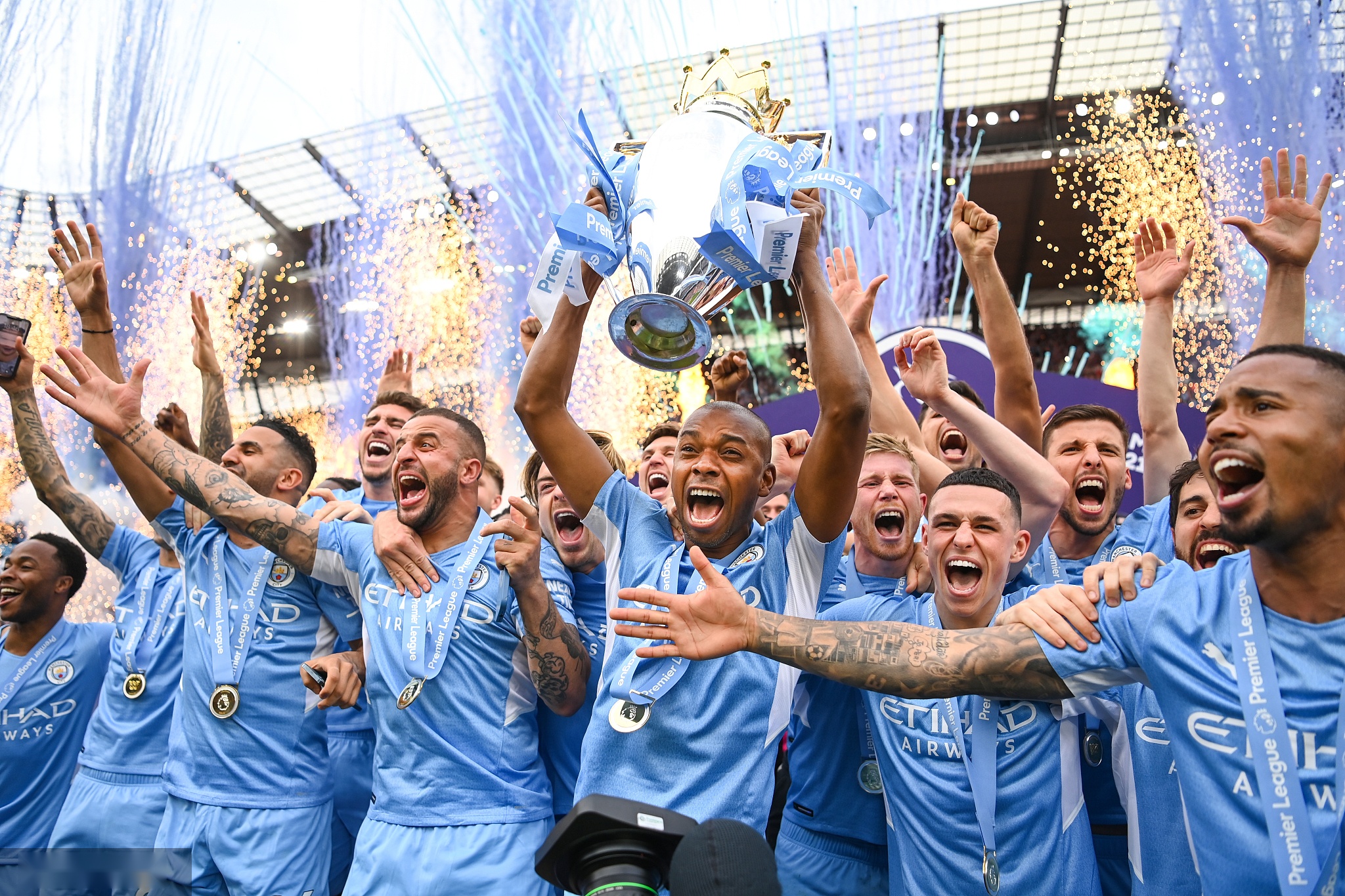 吸引着更多 吸引着更多